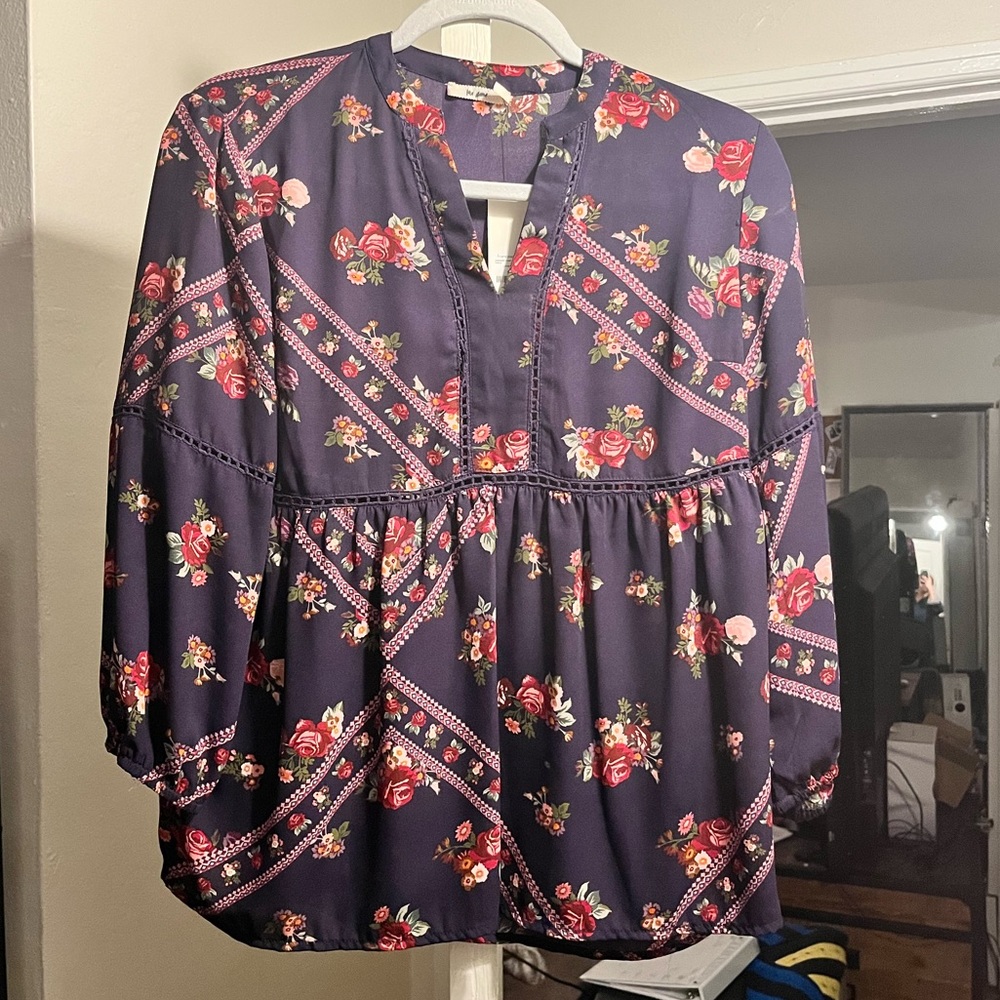 ๐HP๐NWT FRANCESCAS PURPLE FLORAL 3/4 SLEEVES BLOUSE - Picture 1 of 3